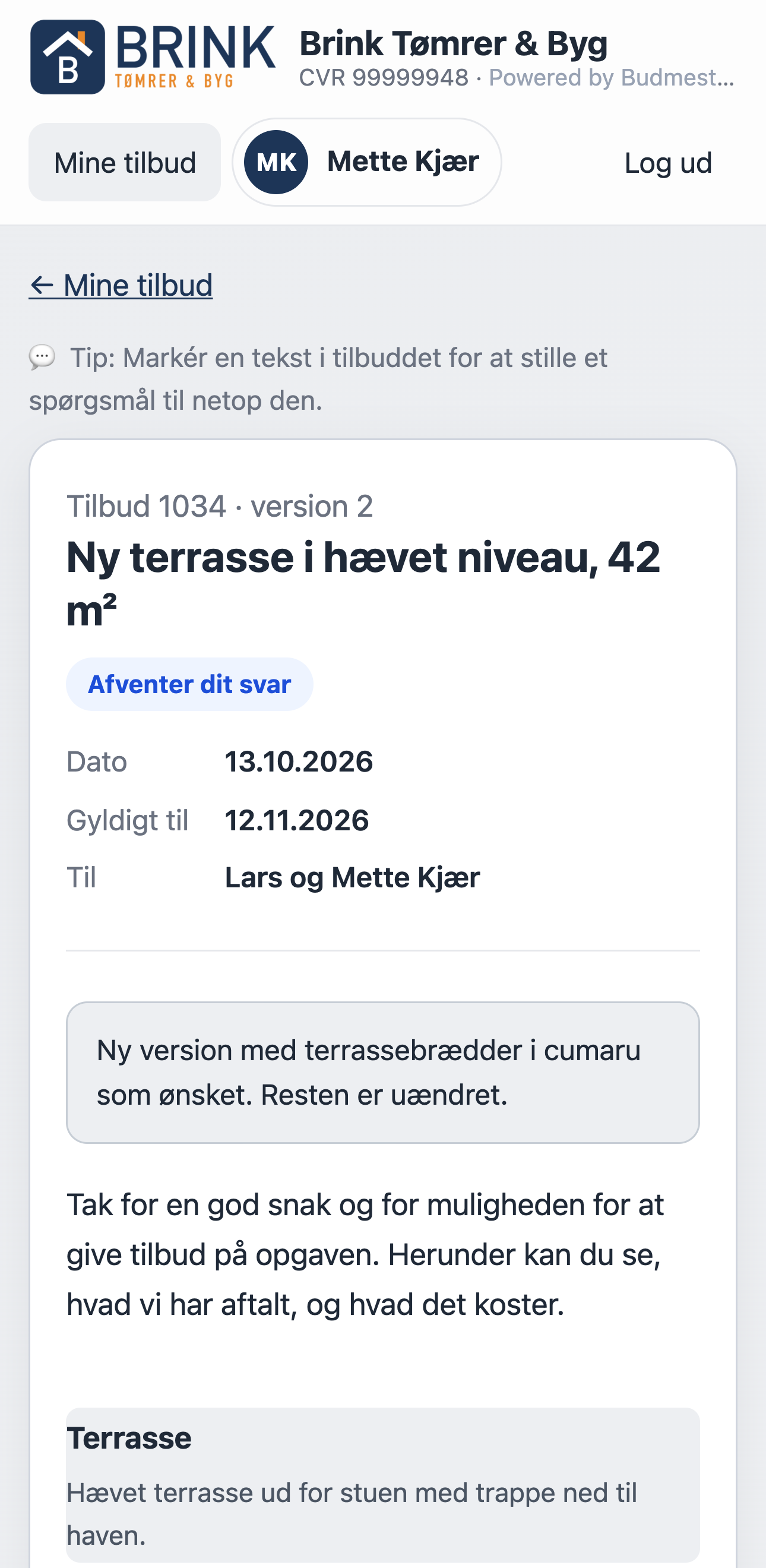 Kunden ser tilbuddet med virksomhedens logo i kundeportalen på telefonen